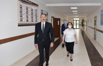 İlham Əliyev Bakıda 251 nömrəli məktəbin yeni korpusunun açılışında